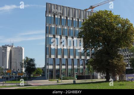 Posen, Polen. 5. September 2021. Firmenschild Zabka, Frosch. Stockfoto