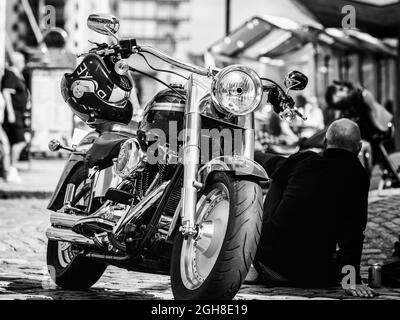 Motorradfotografie, Harley-Davidson in Schwarz-Weiß Stockfoto