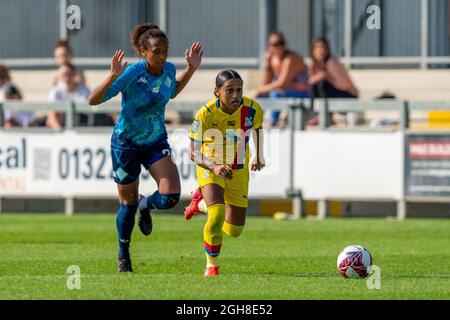 Dartford, Großbritannien. September 2021. Siobhan Wilson (14 Crystal Palace) kommt aus Atlanta Primus (20 London City Lionesses) während des FA Womens Championship Matches zwischen London City Lionesses und Crystal Palace im Princes Park, Dartford, England. Kredit: SPP Sport Pressefoto. /Alamy Live News Stockfoto