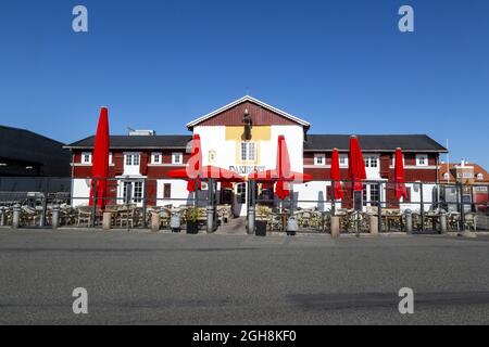 Skagen ist eine Hafenstadt, die am weitesten nördlich in Dänemark liegt. An der Nordspitze von Jütland 'Grenen' treffen sich Nordsee und Kattegat (Ostsee). Das Schlepptau Stockfoto