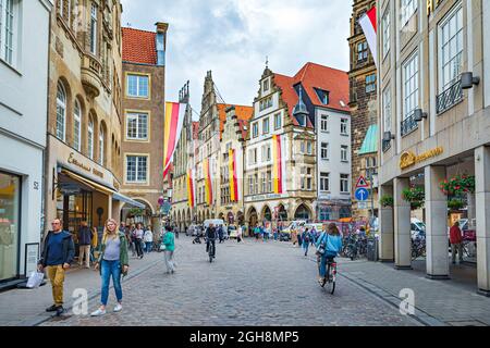 MÜNSTER, DEUTSCHLAND - CA. JUNI 2021: Der Prinzipalmarkt von Münster, Nordrhein-Westfalen, Deutschland Stockfoto