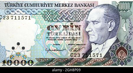 Obverse Seite der von der türkischen Zentralbank im Jahr 1989 ausgegebenen 10000-10-tausend-türkischen-Lira-Banknote mit dem Porträt von Präsident Mustafa Ke Stockfoto