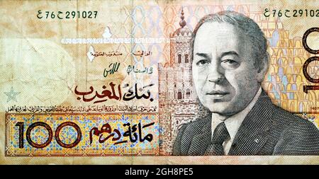 Rückseite der 100. Marokkanischen Dirhams-Banknote, die 1987 von der Bank Al-Maghrib ausgegeben wurde, mit einem Bild von König Hassan II., dem zweiten und Minarett Stockfoto