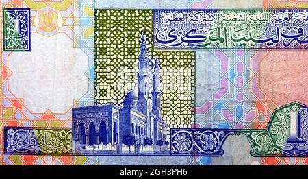 Ein großes Fragment der Rückseite von 1 eine libysche Dinar-Banknotenwährung, die von der libyschen Zentralbank mit der Moschee von Mawlai Muhammad, Tripo, im Wert von 2002 Euro ausgegeben wurde Stockfoto