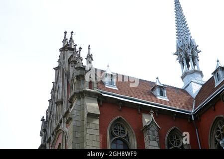 Kiew, Ukraine. September 2021. Blick auf die römisch-katholische Kirche St. Nikolaus nach dem Brand am 3. September 2021 die römisch-katholische Kathedrale St. Nikolaus in Kiew, die zweitälteste römisch-katholische Kirche der Stadt, brannte aus und wurde in der Nacht vom 3. Auf den 21. September schwer beschädigt. Kredit: SOPA Images Limited/Alamy Live Nachrichten Stockfoto