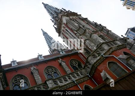 Kiew, Ukraine. September 2021. Blick auf die römisch-katholische Kirche St. Nikolaus nach dem Brand am 3. September 2021 die römisch-katholische Kathedrale St. Nikolaus in Kiew, die zweitälteste römisch-katholische Kirche der Stadt, brannte aus und wurde in der Nacht vom 3. Auf den 21. September schwer beschädigt. Kredit: SOPA Images Limited/Alamy Live Nachrichten Stockfoto