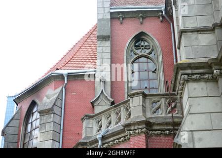 Kiew, Ukraine. September 2021. Blick auf die römisch-katholische Kirche St. Nikolaus nach dem Brand am 3. September 2021 die römisch-katholische Kathedrale St. Nikolaus in Kiew, die zweitälteste römisch-katholische Kirche der Stadt, brannte aus und wurde in der Nacht vom 3. Auf den 21. September schwer beschädigt. Kredit: SOPA Images Limited/Alamy Live Nachrichten Stockfoto