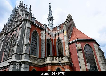 Kiew, Ukraine. September 2021. Blick auf die römisch-katholische Kirche St. Nikolaus nach dem Brand am 3. September 2021 die römisch-katholische Kathedrale St. Nikolaus in Kiew, die zweitälteste römisch-katholische Kirche der Stadt, brannte aus und wurde in der Nacht vom 3. Auf den 21. September schwer beschädigt. Kredit: SOPA Images Limited/Alamy Live Nachrichten Stockfoto