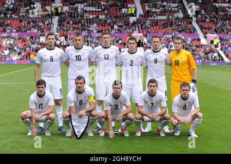 Die neuseeländische Mannschaftsgruppe steht in der hinteren Reihe vor dem Neuseeländer Tommy Smith. Der Neuseeländer Chris Wood, der Neuseeländer Adam Thomas, der Neuseeländer Tim Payne, der Neuseeländer Shane Smelledz und der Neuseeländer Michael O'Keeffe..vordere Reihe von links der Neuseeländer Marco Rojas, der Neuseeländer Ryan Nelsen, der Neuseeländer Ian Hogg, Der Neuseeländer Kosta Barbarouses und der Neuseeländer Michael McGlinchey.Ägypten gegen Neuseeland beim olympischen Spiel der Gruppe C 2012 in Old Trafford, Manchester, Großbritannien, am 29. Juli 2012. Stockfoto