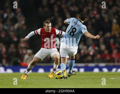 Jack Wilshere von Arsenal tagt mit Gareth Barry von Manchester City während der Barclays Premier League zwischen Arsenal und Manchester City am 13. Januar 2013 im Emirates Stadium in London. David Klein Stockfoto