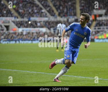 Juan Mata von Chelsea feiert sein zweites Tor beim Barclays Premier League Fußballspiel zwischen Newcastle Utd und Chelsea im St. James' Park in Newcastle, Großbritannien, am 02. Februar 2013. Stockfoto