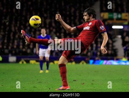 Goran Popov von West Bromwich in Aktion während des Barclays Premier League-Spiels zwischen Everton und West Bromwich Albion am 30. Januar 2013 im Goodison Park in Liverpool. Stockfoto