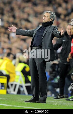 Jose Mourinhous Trainer von Real Madrid reagiert während des Spiels während der UEFA Champions League First Knockout Round of 16, dem 1. Beinspiel zwischen Real Madrid und Manchester Utd im Santiago Bernabeu Stadium in Madrid, Spanien, am 13. Februar 2013 Stockfoto