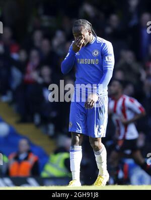 Chelseas Victor Moses sieht am 17. Februar 2013 auf der Stamford Bridge in London niedergeschlagen während des FA Cup, des vierten Round Replays zwischen Chelsea und Brentford, aus. Stockfoto