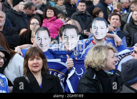 Chelsea's Fans in John Terry maskiert während des FA Cup, Fourth Round Replay zwischen Chelsea und Brentford an der Stamford Bridge in London am 17. Februar 2013. Stockfoto