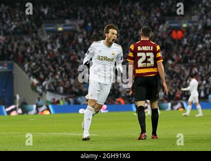 Michu von Swansea feiert beim Capital One Cup Final zwischen Bradford City und Swansea City am 24. Februar 2013 im Wembley Stadium in London, Großbritannien, sein Eröffnungstreffer. Stockfoto