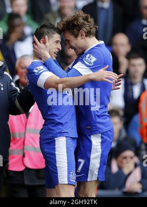 Evertons Kevin Mirallas feiert das zweite Tor seiner Seite beim Barclays Premier League-Spiel zwischen Tottenham Hotspur und Everton am 7. April 2013 in der White Hart Lane in London. Stockfoto