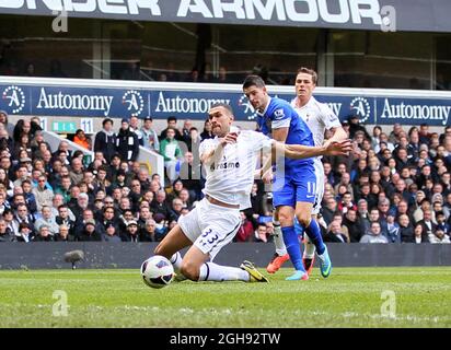 Evertons Kevin Mirallas erzielte am 7. April 2013 beim Barclays Premier League-Spiel zwischen Tottenham Hotspur und Everton in der White Hart Lane in London das zweite Tor seiner Seite. Stockfoto