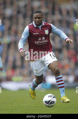 Aston Villa Torschütze Charles N'zogbia in Aktion während des Barclays Premiership-Spiels zwischen Aston Villa und Fulham am 13. April 2013 in Villa Park, Großbritannien. Stockfoto