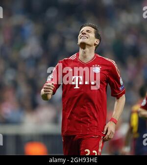 Der Münchner Mario Gomez feiert beim Ligapokal-Halbfinale 1. Etappe zwischen Bayern München und Barcelona am 23. April 2013 in der Allianz Arena in München das zweite Tor seiner Mannschaft. Bild: David Klein Stockfoto