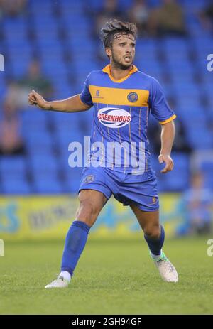 Aaron Wildig von Shrewsbury Town ist am 23. Juli 2013 in Shrewsbury Town beim Freundschaftsspiel vor der Saison zwischen Shrewsbury Town und Birmingham City in New Meadow in Aktion. Stockfoto