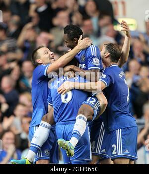 Chelsea's John Obi Mikel feiert das zweite Tor seiner Seite während des Barclays Premier League-Spiels zwischen Chelsea und Fulham im Stamford Bridge Stadium in London, Großbritannien, am 21. September 2013. Pic David Klein. Stockfoto
