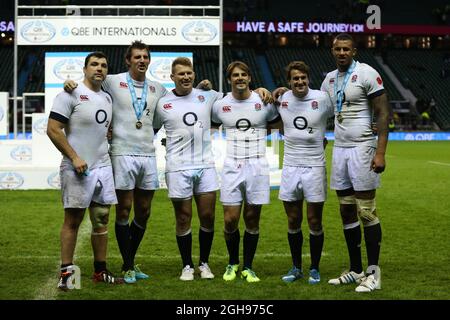 Die Engländerinnen Alex Corbisiero, Tom Wood, Dylan Hartley, Ben Foden, Lee Dickson und Courtney Lawes während des QBE Autumn International Spiels zwischen England und Argentinien im Twickenham Stadium in Twickenham, London, am 9. November 2013. Stockfoto