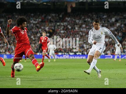 Cristiano Ronaldo von Real Madrid feuert während des Halbfinalsspiels der UEFA Champion League zwischen Real Madrid und Bayern München am 23. April 2014 in Santiago Bernabeu in Madrid, Spanien, einen Schuss aus. Pic David Klein Stockfoto