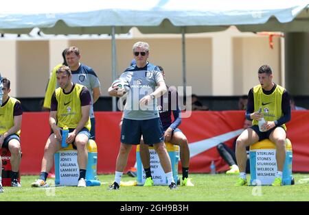 Der englische Roy Hodgson ist am Freitag, den 6. Juni 2014, während der englischen Trainingseinheit zur bevorstehenden Weltmeisterschaft an der Barry University in Miami, Florida, in Aktion Stockfoto