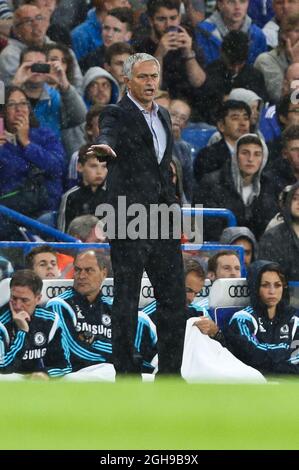 Chelsea-Manager Jose Mourinhowährend des Vorsaison-Freundschaftsspiel zwischen Chelsea und Real Sociedad im Stamford Bridge Stadium in London am 12. August 2014. PIC Charlie Forgham-BaileySportimage. Stockfoto