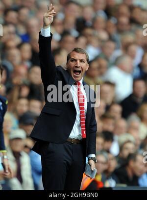 Liverpool-Manager Brendan Rodgers gibt während des Barclays Premier League-Spiels zwischen Tottenham und Liverpool am 31. August 2014 im White Hart Lane Stadium in London, England, Anweisungen aus. Foto: Robin ParkerSportimage Stockfoto