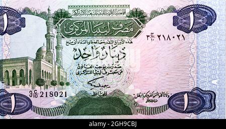 Ein großes Fragment der Rückseite von 1 eine libysche Dinar-Banknote, die von der libyschen Zentralbank im Wert von 1984 Euro mit dem Bild der Moschee von Mawlai Muhammad ausgegeben wurde, Stockfoto