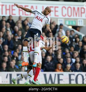 Tottenhams Younes Kaboul in Aktion während des Barclay's Premier League-Spiels zwischen Tottenham Hotspur und Stoke City am 9. November 2014 in der White Hart Lane in London. Stockfoto