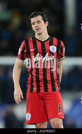 Joey Barton von QPR wurde am 15. Dezember 2014 beim Barclays Premier League-Spiel zwischen Everton und Queens Park Rangers im Goodison Park, Liverpool, niedergeschlagen. Simon Bellis Stockfoto