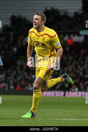 Rickie Lambert von Liverpool feiert das zweite Tor während des Barclays Premier League-Spiels zwischen Aston Villa und Liverpool am 17. Januar 2015 im Villa Park Birmingham. Stockfoto