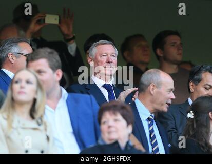 Der ehemalige Manager von Manchester United, Sir Alex Ferguson, blickt auf das Spiel der Barclays Premier League zwischen Chelsea und Manchester United am 18. April 2015 in der Stamford Bridge, London, zurück. Bild David KleinSportimage. Stockfoto