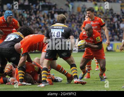 Seremaia Bai beim Angriff auf Tigers wurde er später wegen einer späten Herausforderung gegen Nathan Hughes während des Aviva Premiership-Matches zwischen Wesps und Leicester Tigers in der Ricoh Arena, Coventry, Großbritannien, am 9. Mai 2015, rot-kardiert. Malcolm Couzens Stockfoto