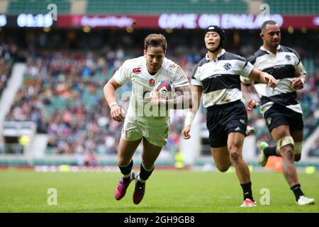 Englands Danny Cipriani (Sale Sharks) erzielte seinen zweiten Versuch - Rugby Union - England XV gegen Barbaren - Twickenham Stadium - London - 31052015 Stockfoto