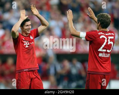 Bild #: 38604328 4. August 2015 - München, Vereinigtes Königreich - Bayern der Münchner Robert Lewandowski feiert das dritte Tor seiner Mannschaft Audi Cup - Bayern München gegen AC Mailand - Allianz Arena- München -Deutschland - 4. August 2015 Stockfoto