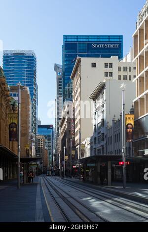 Sydney, Australien. Montag, 6. September 2021. Das zentrale Geschäftsviertel von Sydney sieht sehr verlassen aus, da die Sperre in Sydney aufgrund der Delta-Sorte von COVID-19 fortgesetzt wird.George Street, Sydney. Quelle: Paul Lovelace/Alamy Live News Stockfoto