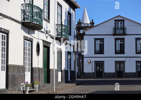 Die typischen weißen Häuser von Santa Cruz da Graciosa, Insel Graciosa, Azoren Stockfoto