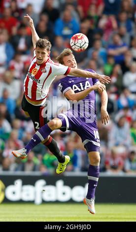 Image #: 39445680 Sept. 13, 2015 - Sunderland, Vereinigtes Königreich - Billy Jones von Sunderland fordert Harry Kane von Tottenham heraus - English Premier League - Sunderland gegen Tottenham - Stadium of Light - Sunderland - England - 13. September 2015 - Simon Bellis Stockfoto