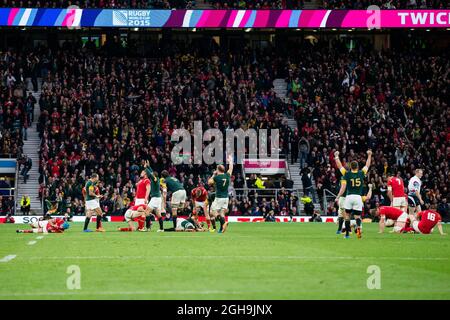 Bild #: 40245559 17. Oktober 2015 - London, Vereinigtes Königreich - Eine allgemeine Sicht auf die Schlusspfeife - Rugby-Weltmeisterschaft 2015 - Viertelfinale 01 - Südafrika gegen Wales - Twickenham Stadium - London- England - 17. Oktober 2015. Stockfoto