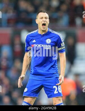 Image #: 40484107 Oct 24, 2015 - London, United Kingdom - Chelsea's John Terry argumentiert mit dem Linienmann..Barclays Premier League - West Ham United vs Chelsea - Upton Park - England - 24. Oktober 2015. Stockfoto