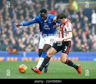 Image #: 40669375 Nov. 1, 2015 - Liverpool, Vereinigtes Königreich - Romelu Lukaku von Everton tusles with Billy Jones of Sunderland - English Premier League - Everton vs Sunderland - Goodison Park Stadium - Liverpool - England - 1. November 2015. Stockfoto