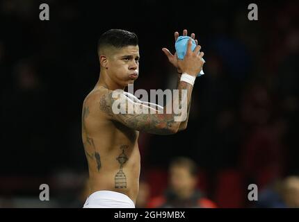 Bild #: 41143795. Nov. 2015, 25 - Manchester, Vereinigtes Königreich - Marcos Rojo von Manchester United applaudiert den Fans in Vollzeit - UEFA Champions League Gruppe B - Manchester Utd vs PSV Eindhoven - Old Trafford Stadium - Manchester - England - 25. November 2015 - Pic Simon BellisCSM Stockfoto