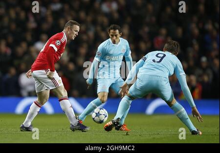 Bild #: 41143900. November 25 2015 - Manchester, Vereinigtes Königreich - Wayne Rooney aus Manchester United unter Druck von Luuk de Jong vom PSV Eindhoven - UEFA Champions League Group B - Manchester Utd vs PSV Eindhoven - Old Trafford Stadium - Manchester - England - 25. November 2015 - Pic Simon BellisCSM Stockfoto