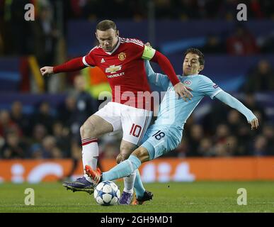 Bild #: 41143879 25. Nov. 2015 - Manchester, Vereinigtes Königreich - Andres bewacht vom PSV Eindhoven gegen Wayne Rooney von Manchester United - UEFA Champions League Group B - Manchester Utd gegen PSV Eindhoven - Old Trafford Stadium - Manchester - England - 25. November 2015 - Pic Simon BellisCSM Stockfoto