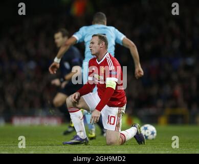 Bild #: 41143906 25. November 2015 - Manchester, Großbritannien - Wayne Rooney von Manchester United verliert den Ball an Jeffrey Bruma vom PSV Eindhoven - UEFA Champions League Group B - Manchester Utd gegen PSV Eindhoven - Old Trafford Stadium - Manchester - England - 25. November 2015 - Pic Simon BellisCSM Stockfoto