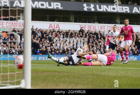 Tottenhams Harry Kane erzielte beim Premier League-Spiel im White Hart Lane Stadium sein Tor zum Tor zur Seiteneröffnung. Bildnachweis sollte lauten: David Klein/Sportimage via PA Images Stockfoto